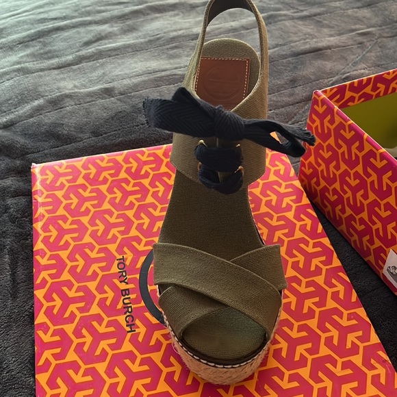 Tory Burch lace up espadrille - Picture 2 of 8